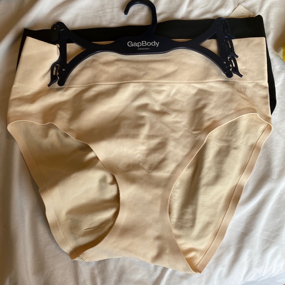 Gap body shaping underwear nwot set of 2